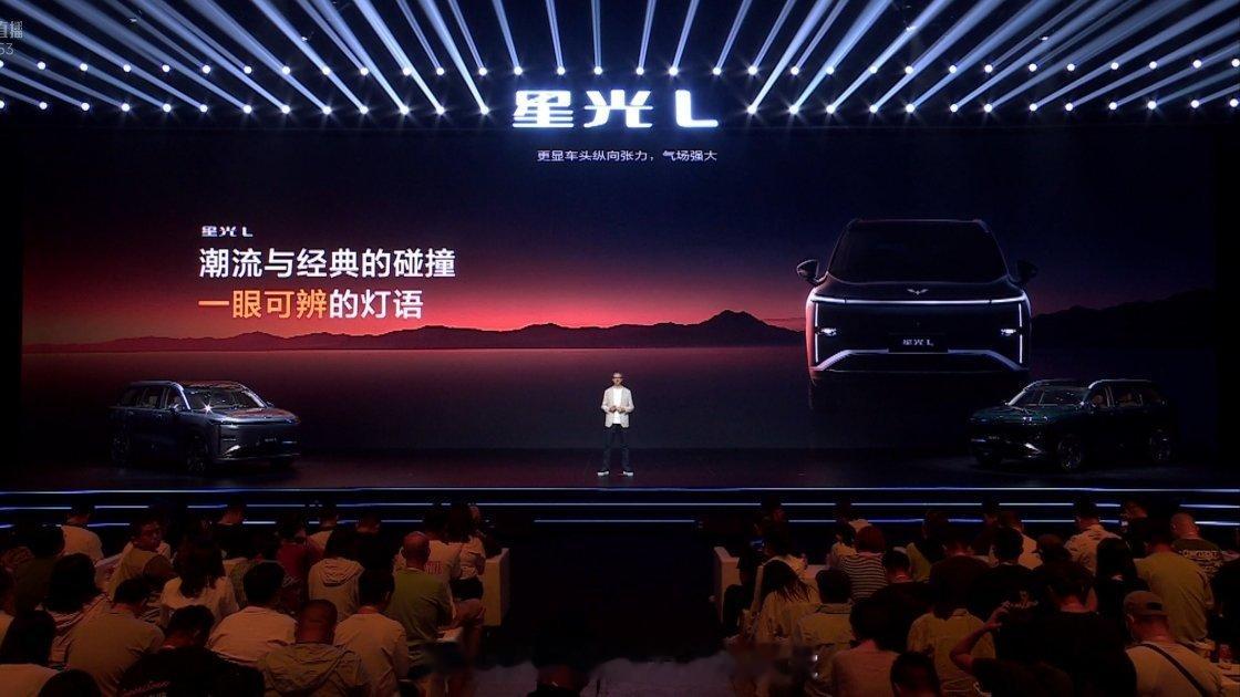 五菱这一次也请了外国的设计团队来操刀星光L，确实变得更年轻化，也十分具有辨识度 