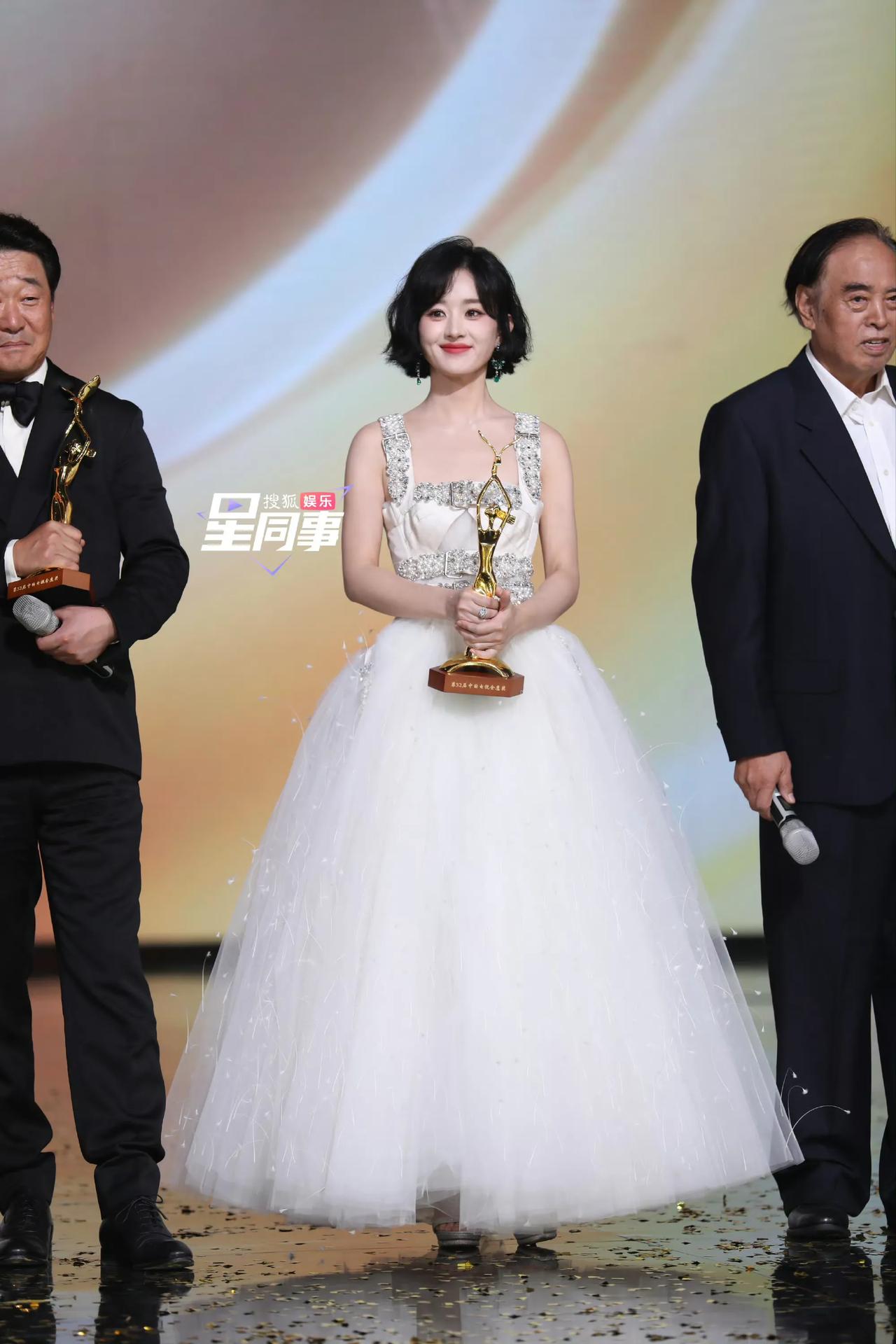 #赵丽颖二封金鹰视后#恭喜小赵凭借《风吹半夏》拿下第32届金鹰奖最佳女主，送一组