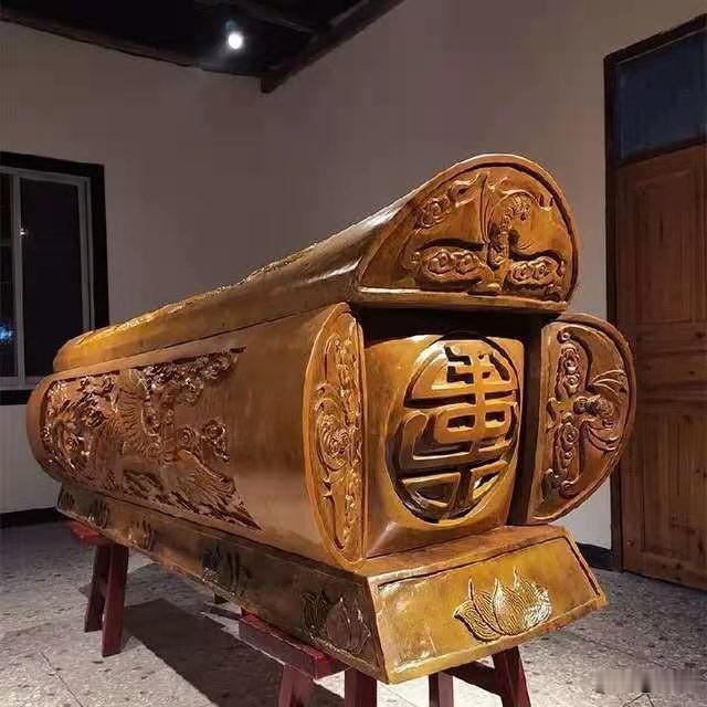 养儿防老终究是笑话？68岁老人躺棺装死，亲眼看清俩儿子真面目
 
辛辛苦苦养大儿