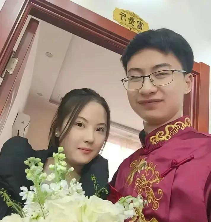 清华博士掉粉8万，只因分个手？
 
分手消息一出，庞众望的微博粉丝从百万跌到92