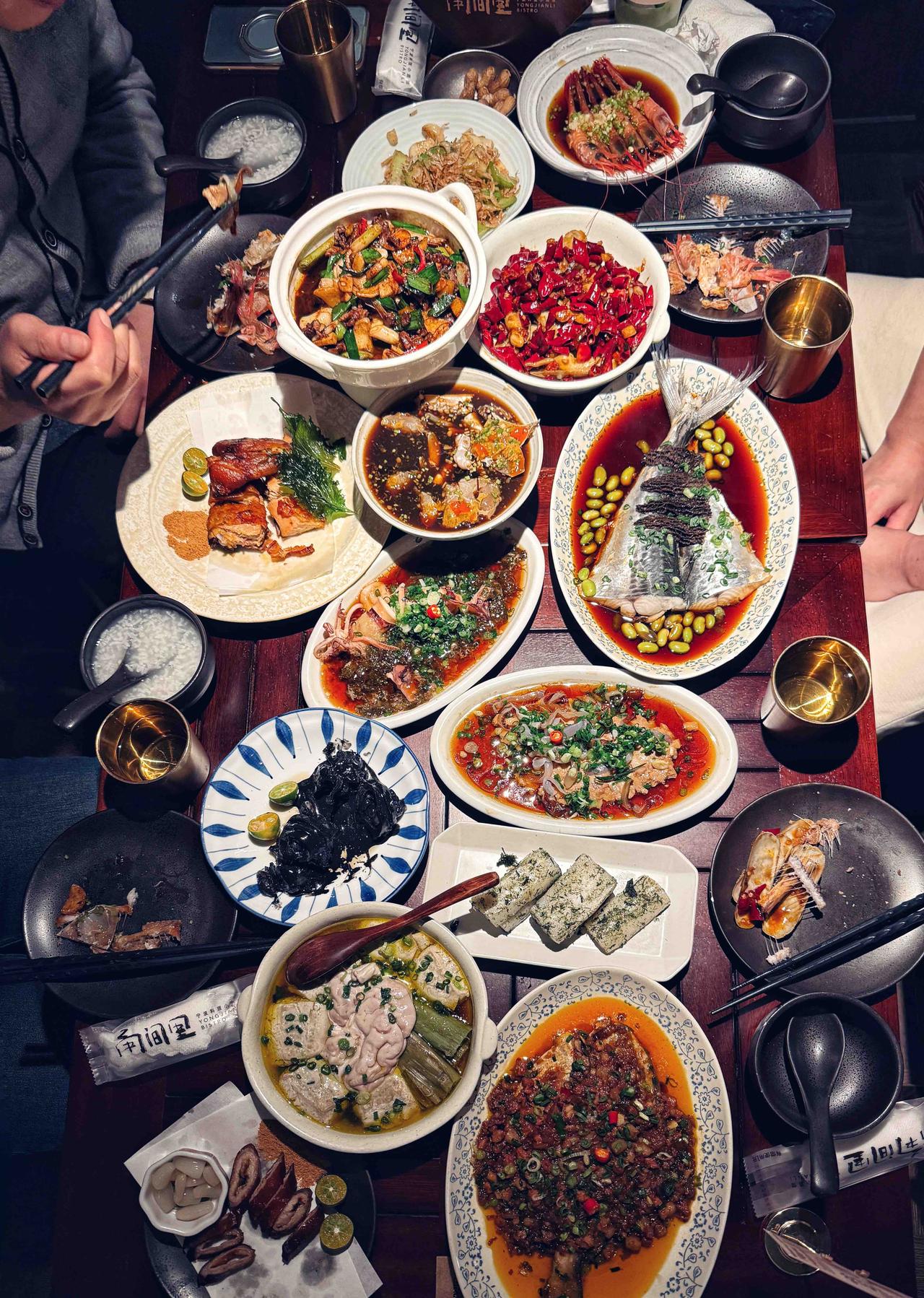 清明限定的川乌，竟藏在上海这家小酒馆里

“川乌晓得啥伐？”
“那没啥稀奇，不就