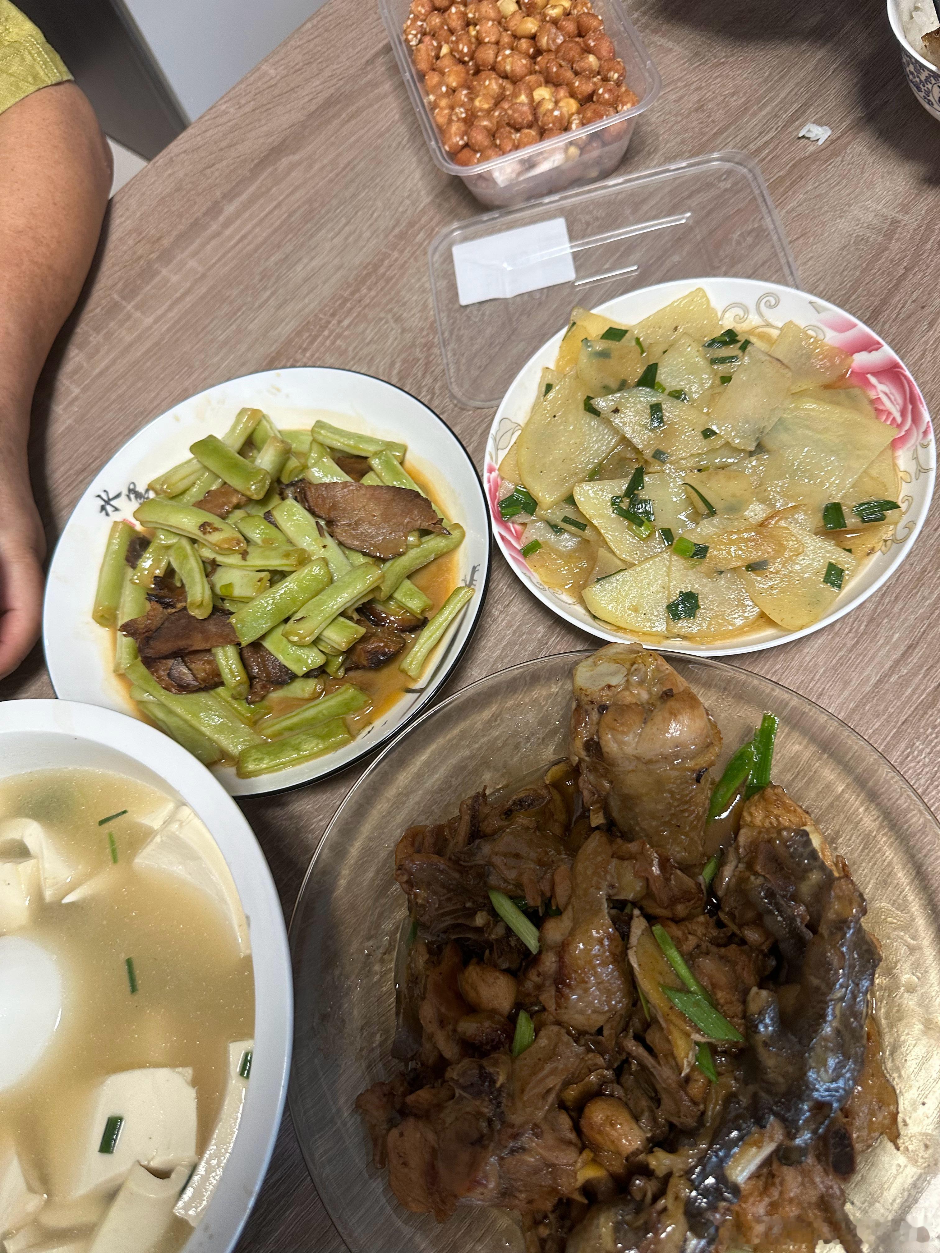 普通人的午餐🥣3.3元一只的鲍鱼和鸡完美融合[嘻嘻]….饭后柚子解腻 ​​​