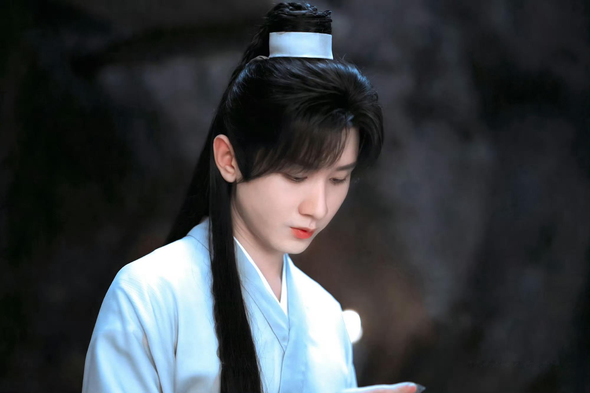 成毅狩谎 cy成毅林彦廷 神明没收了少年的胆怯，这使少年的青春轰轰烈烈。成毅｜卢
