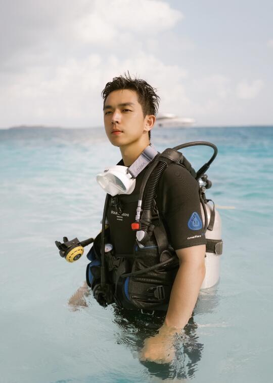 海岛度假，在马尔代夫潜水冲浪打网球🤿❓
