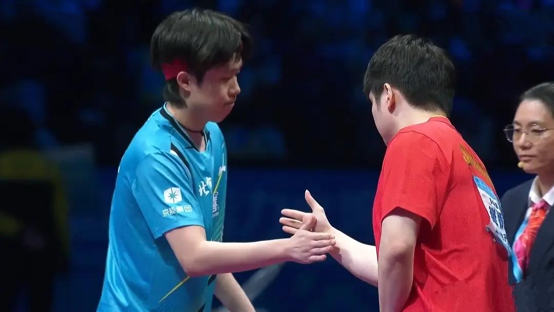 巅峰对决再取胜！樊振东3比1战胜王楚钦 上海男团扳平总比分！

全运会乒乓球男团