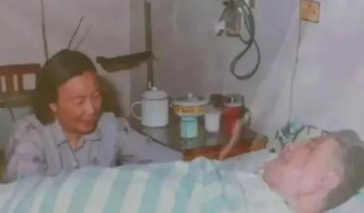 1986年，失踪28年的邓稼先回到家，妻子却怒吼：“我就说28年可以不回家，原来