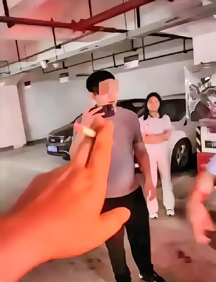 长沙市联合调查组通报来了，占车位事件的关键人物雷某某。也就是彭某某的男朋友，同体