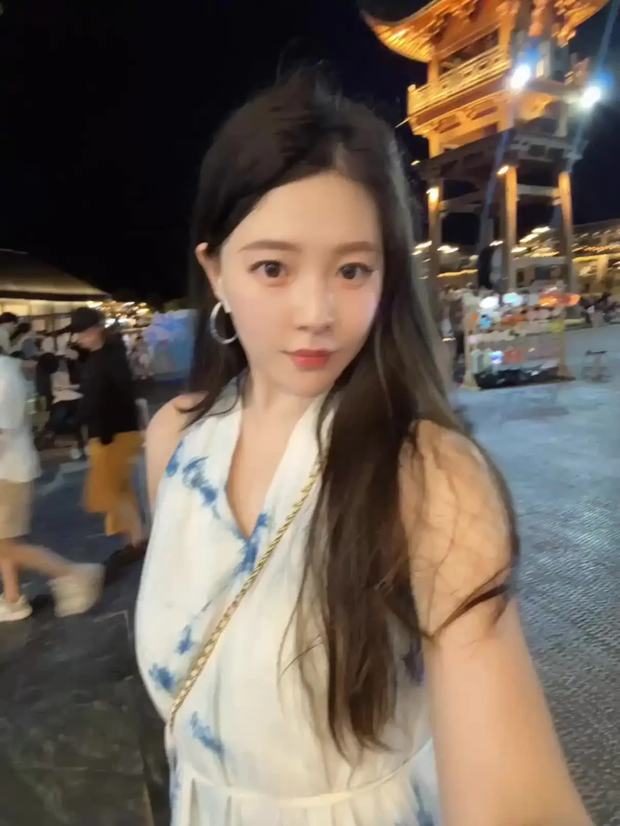 也是把青花瓷穿身上了