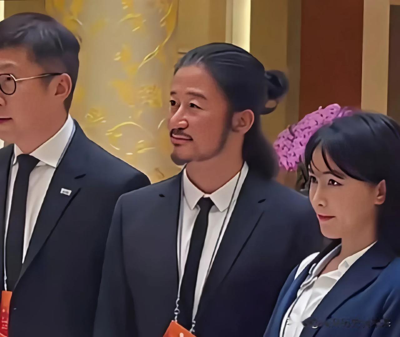 我发现了一个重大的、原创性的、无比严重的问题！

战狼的主演居然越来越像日本人了