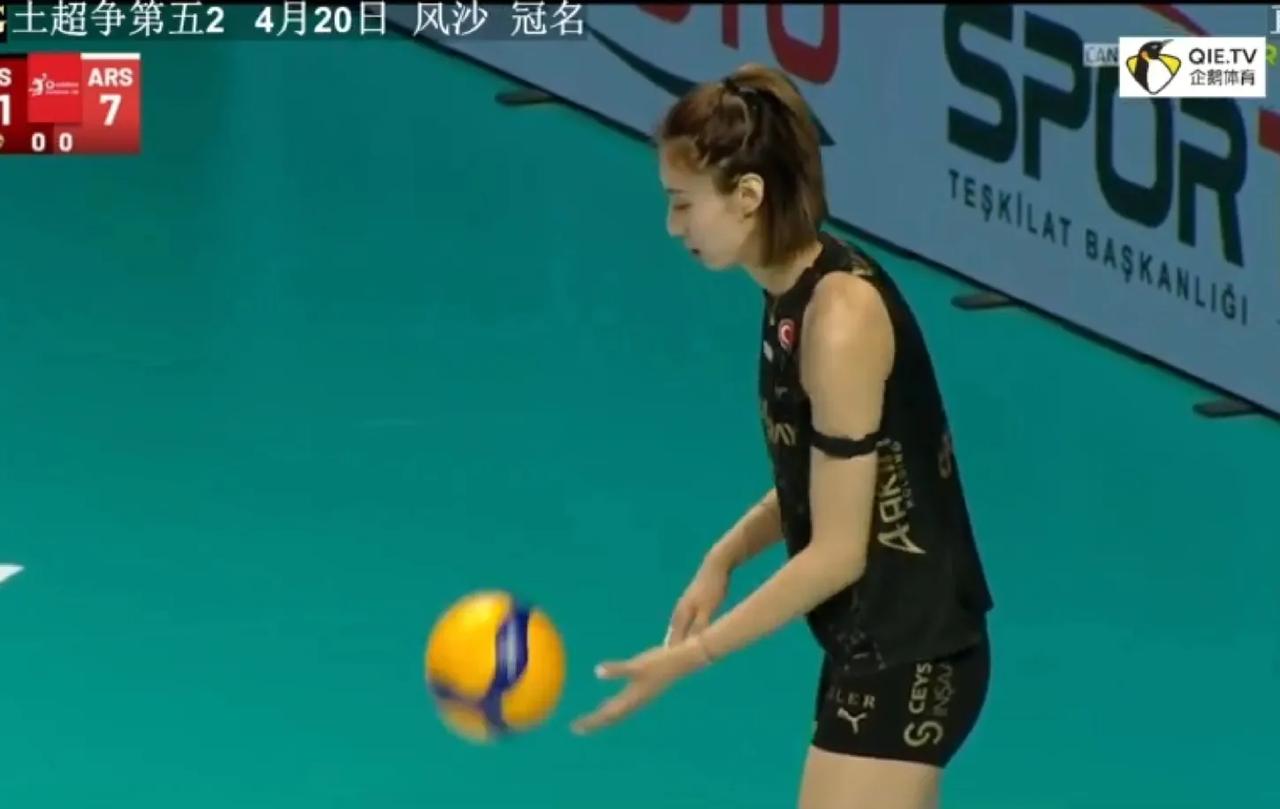 王媛媛登顶副攻拦网榜第一名！目前加拉塔萨雷女排女排总比分2-1领先对手！前三局比