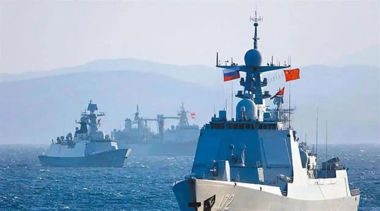 震慑！055拉萨舰领衔五舰突入日本海，战力翻倍无对手。震撼来袭！055型万吨驱逐