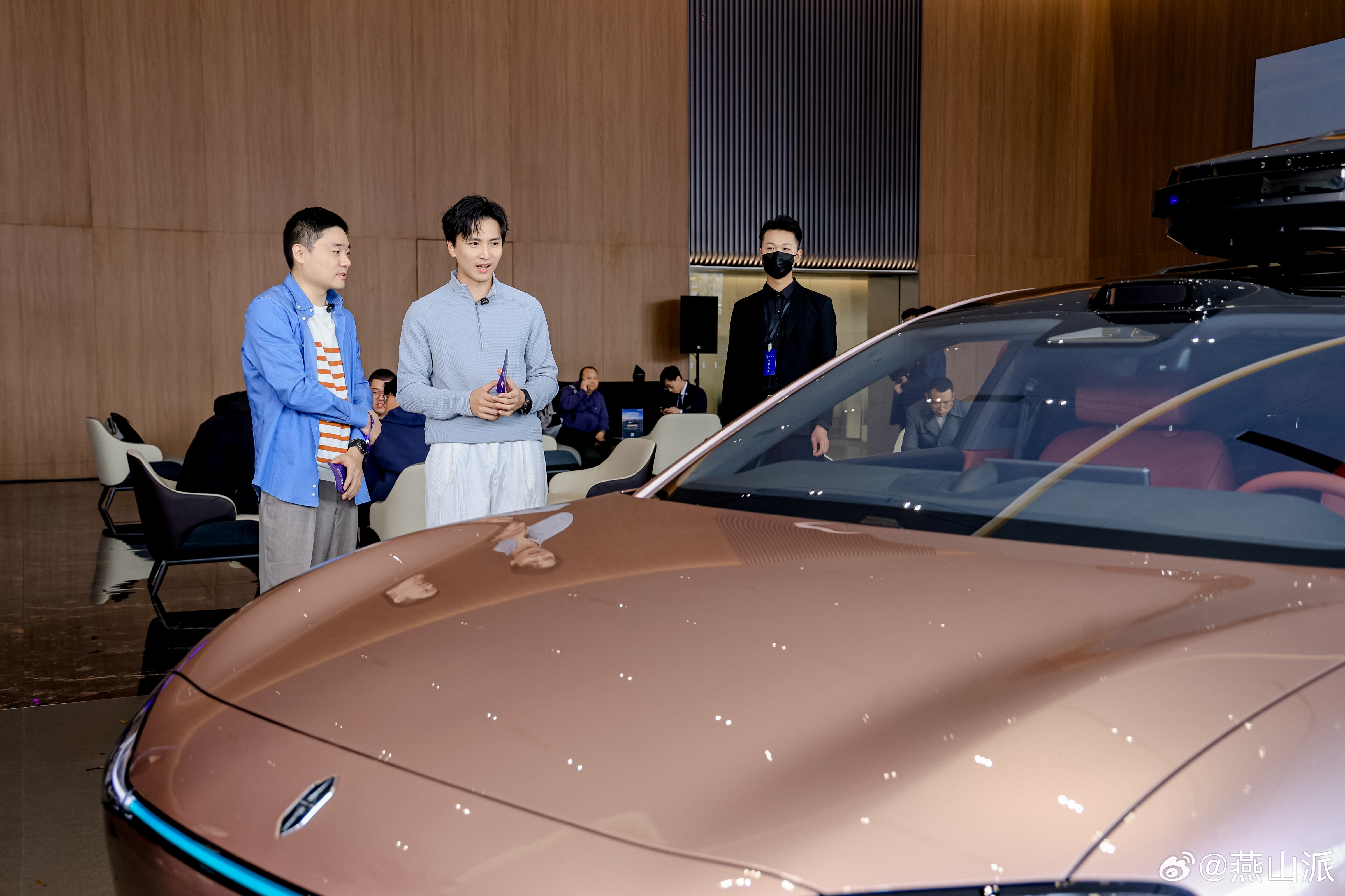 丁俊晖居然去上海鸿蒙智行授权用户中心，深度体验星玫粉享界S9T 了？！享界旗舰9