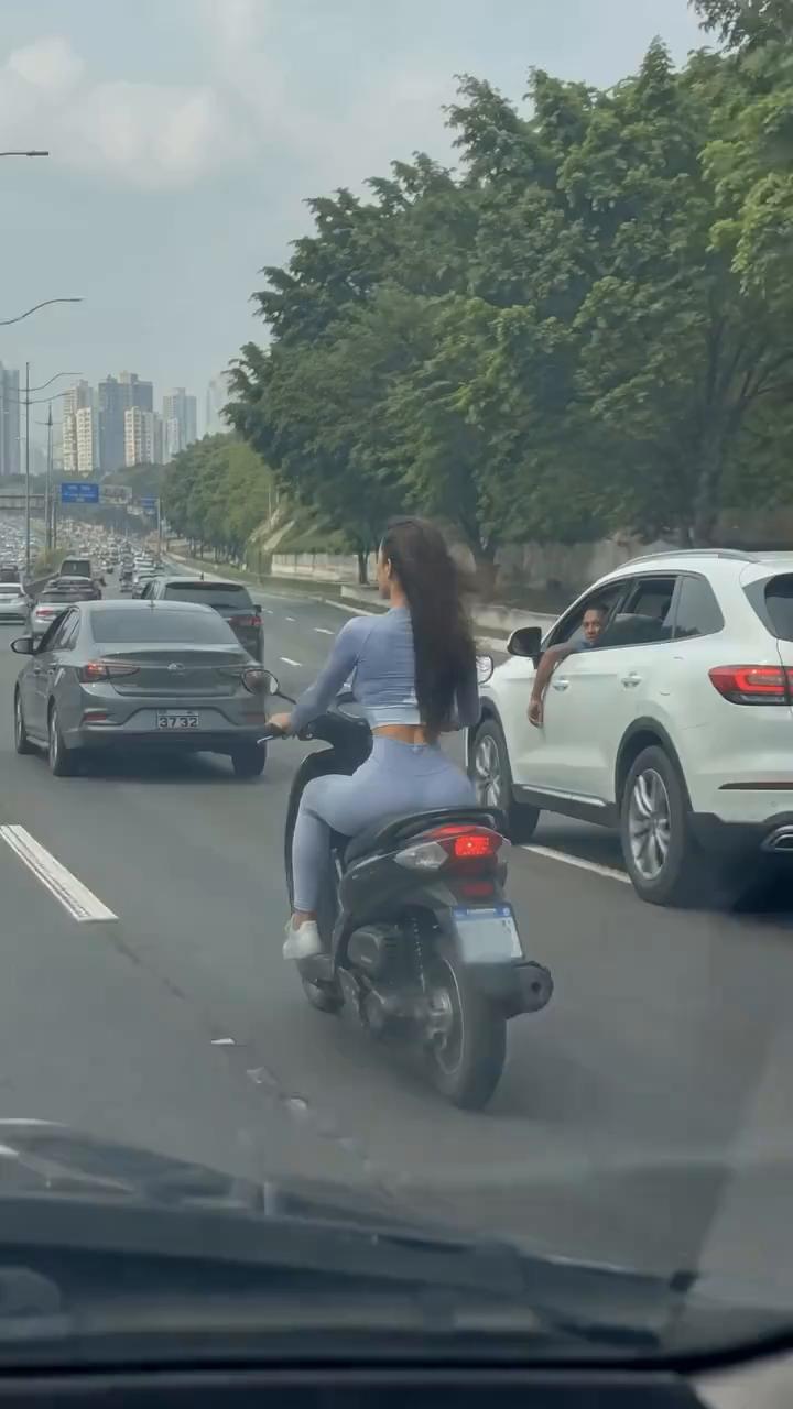 你别笑。