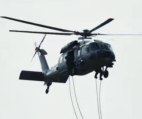 有人说，中国只有一个空降军，是不是少了点？其实，已经不少了，中国的空降兵其实就是