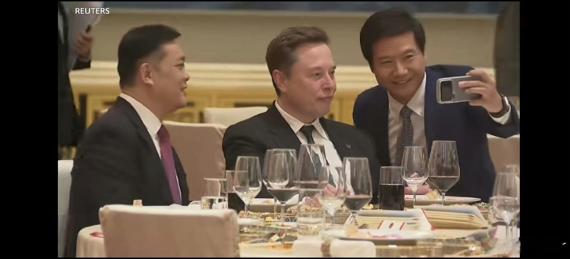 雷军马斯克合影马斯克和雷军合影，话说两个人认识也很多年了吧