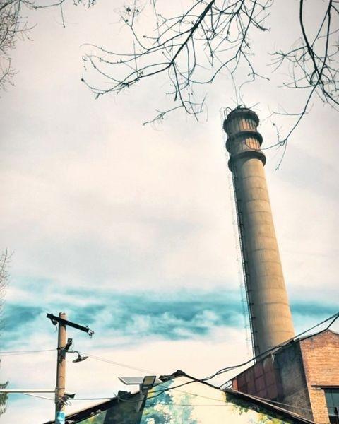 从热闹的邻里家常，到如今的拆迁倒计时，酒仙桥老房写满时光故事 。酒仙桥拆迁 老北