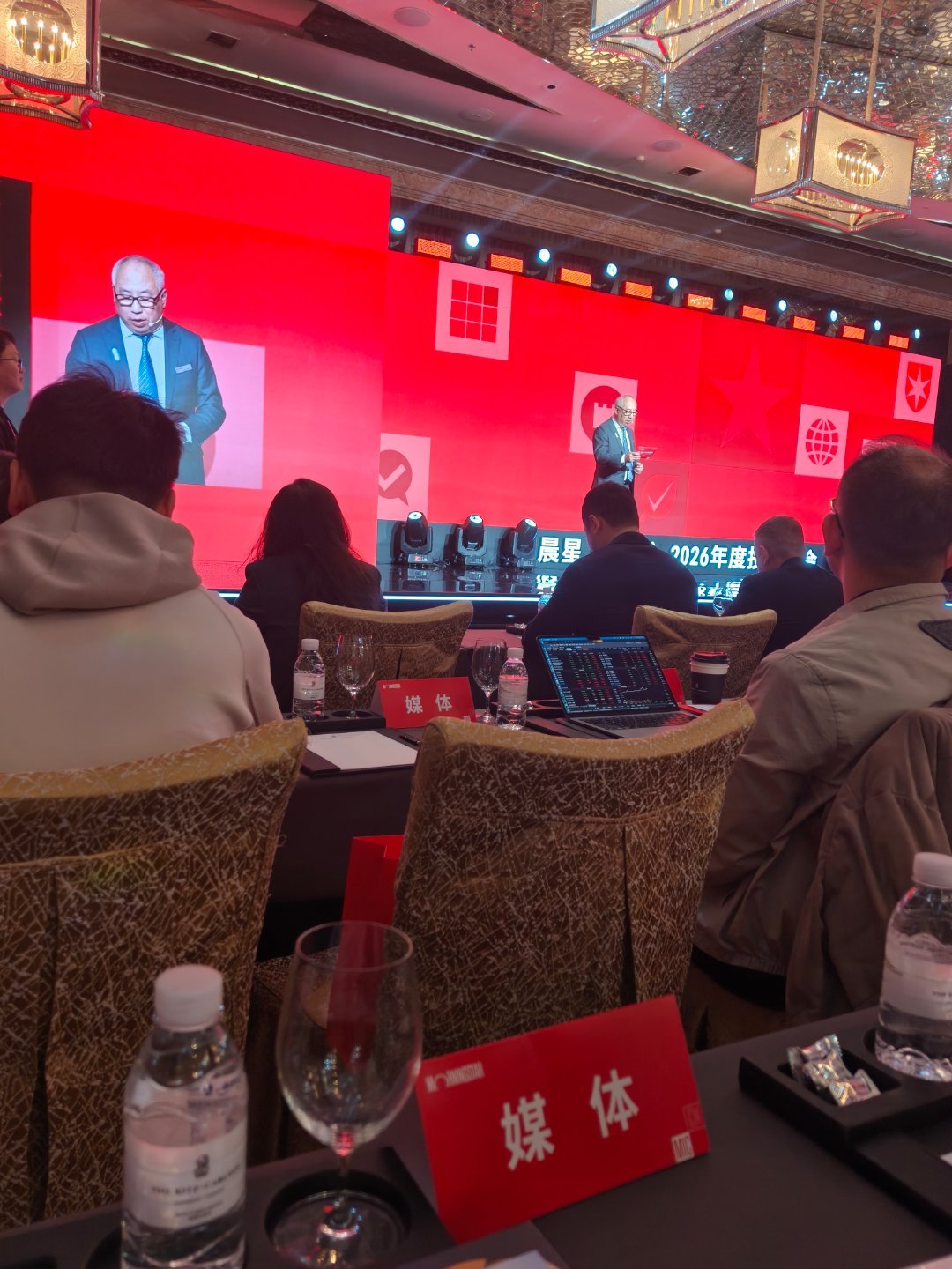 早上七点爬起来，出门来学习了😪 