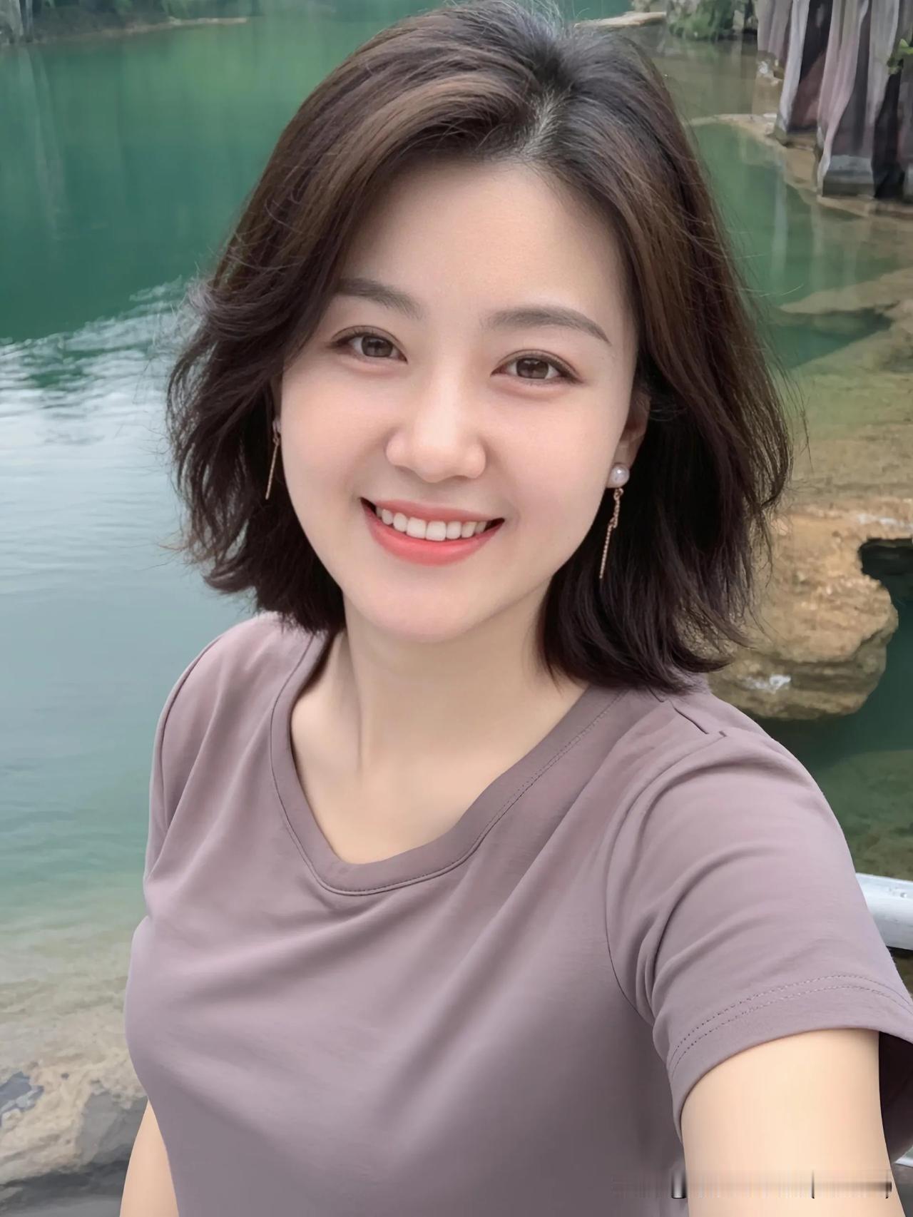 爱没爱过，真的不用追着问。
 
你回头看看那些日子：他记不记得你不吃葱姜，下雨时