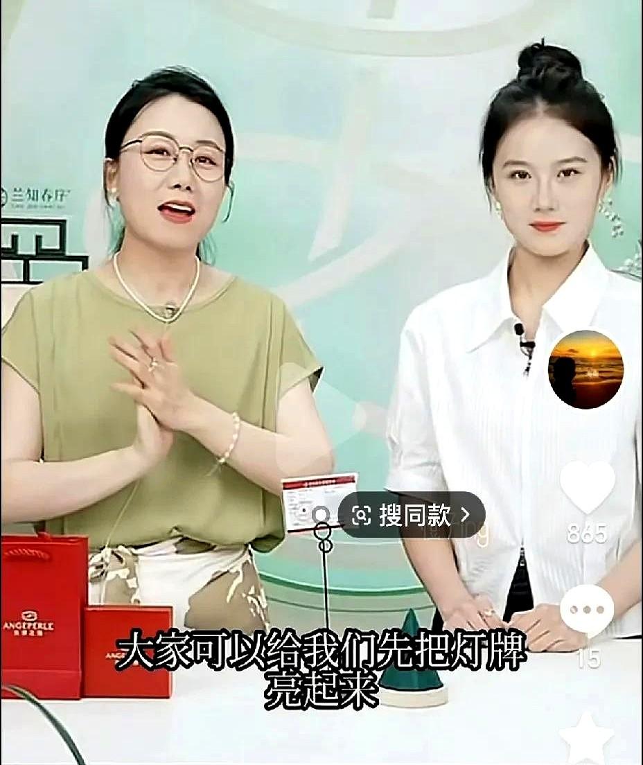 潇潇直播时一句现在不在与辉同行的直播间，好多人猜是不是要单飞？还是团队闹矛盾了？