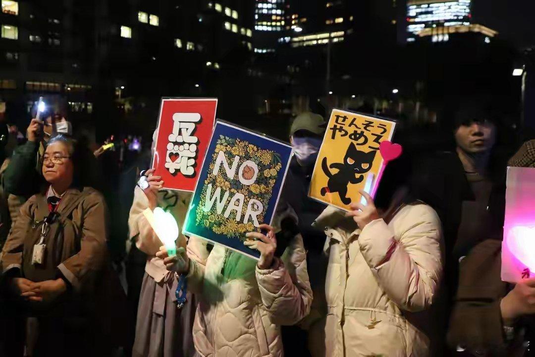 日本已彻底撕掉伪装 和平外衣被层层撕开。持续扩充防务军备，肆意扭曲过往历史，对外