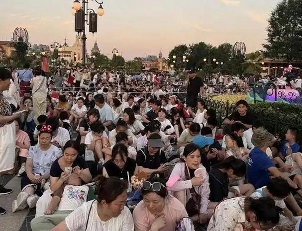 大马女子嘲笑“中国人不洗澡”被批后道歉，表面看是个体言论失当，实则折射出跨文化传