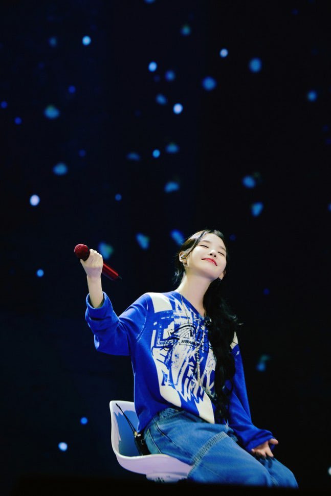 IU[超话]  🥰IU出道17周年粉丝见面会 250915 IU官方更新Bye
