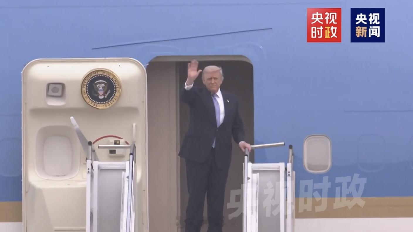 【特朗普结束访华】特朗普离京 今日下午，美国总统特朗普结束对中国的国事访问，乘专