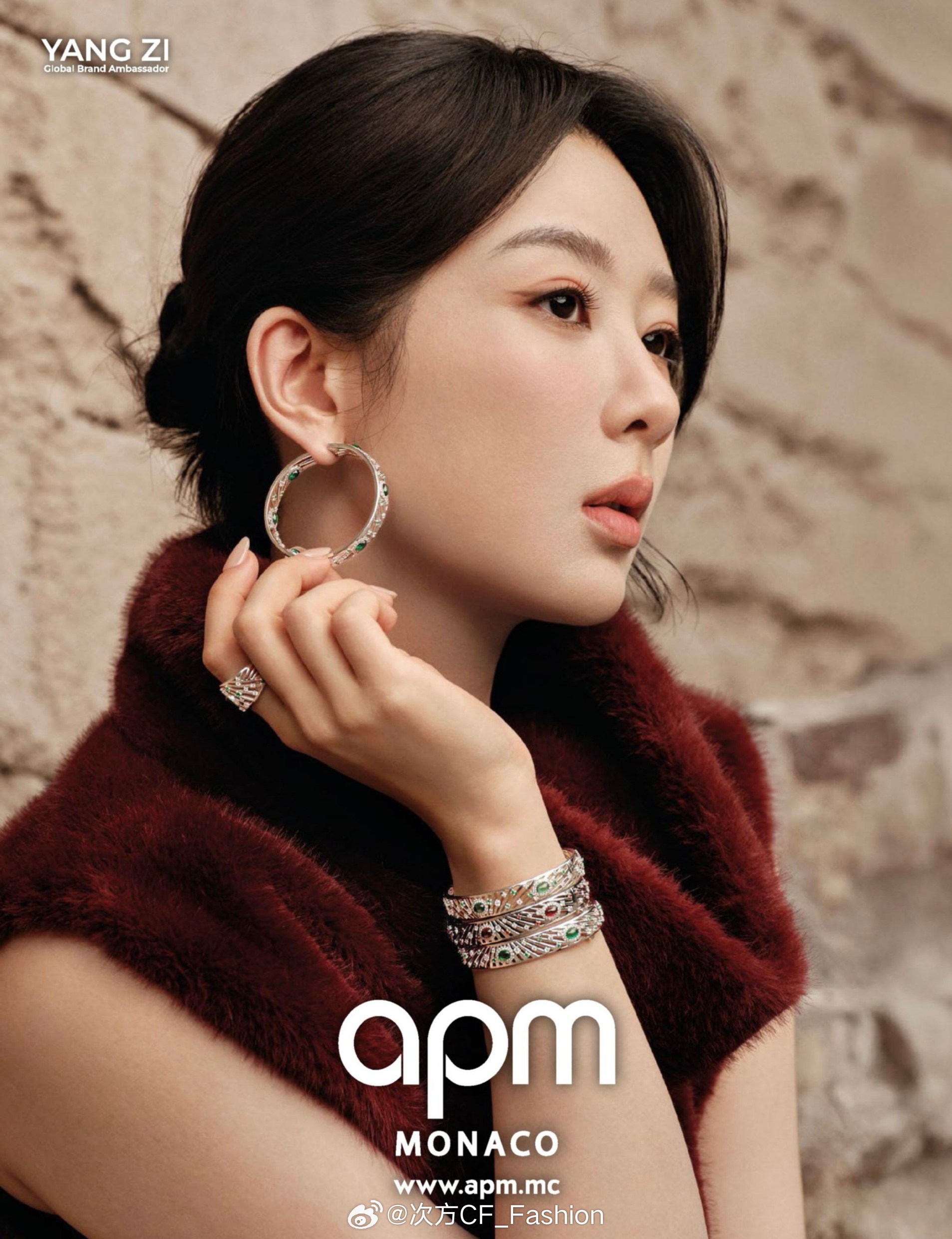 杨紫的APM Monaco系列珠宝广告在香港时装九月刊中投放！这个品牌对她真的很