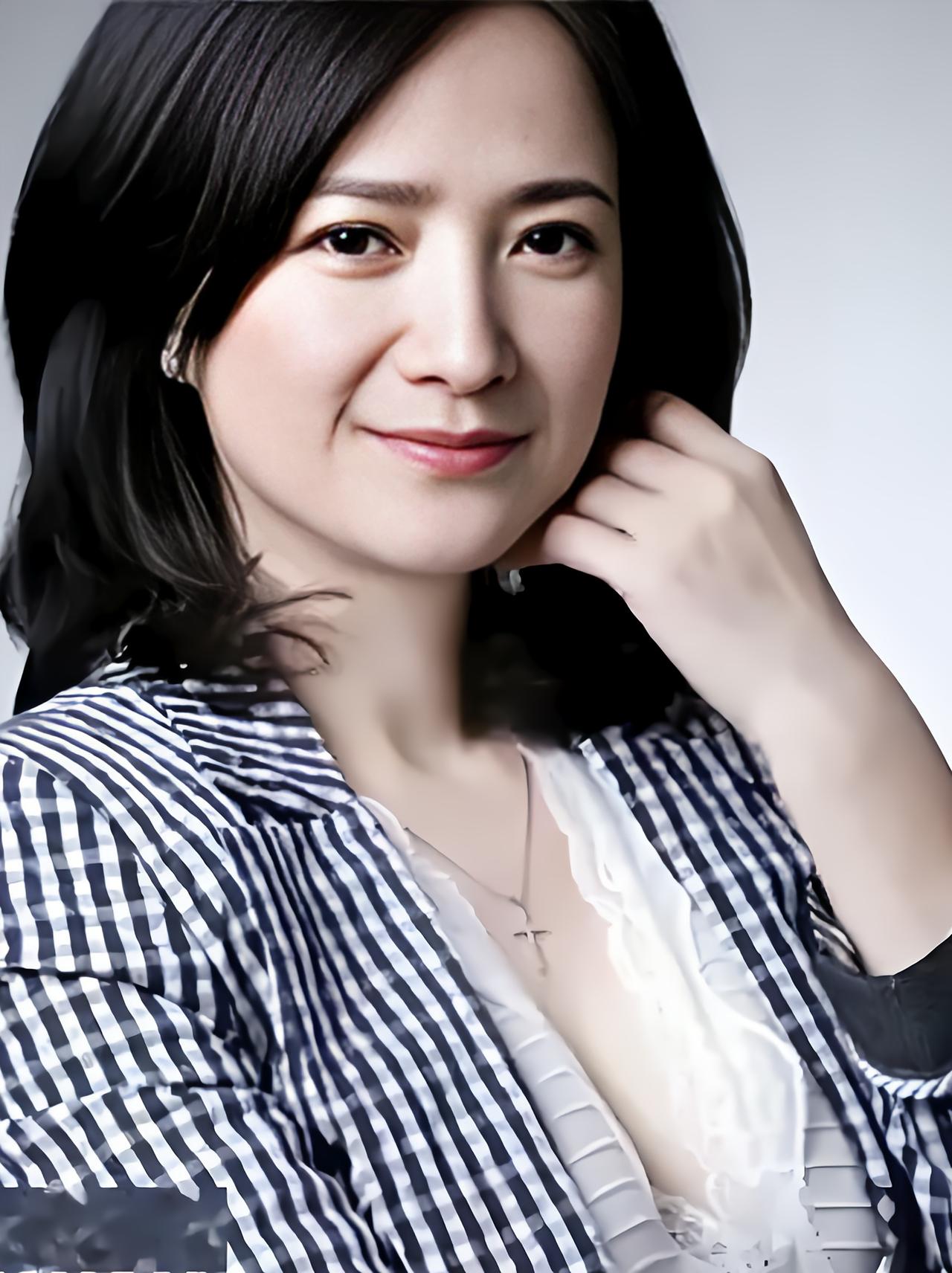 【一代女神的告别，背后藏着怎样的坚韧与温暖？】

“仙女归班”，这三个字仿佛带着