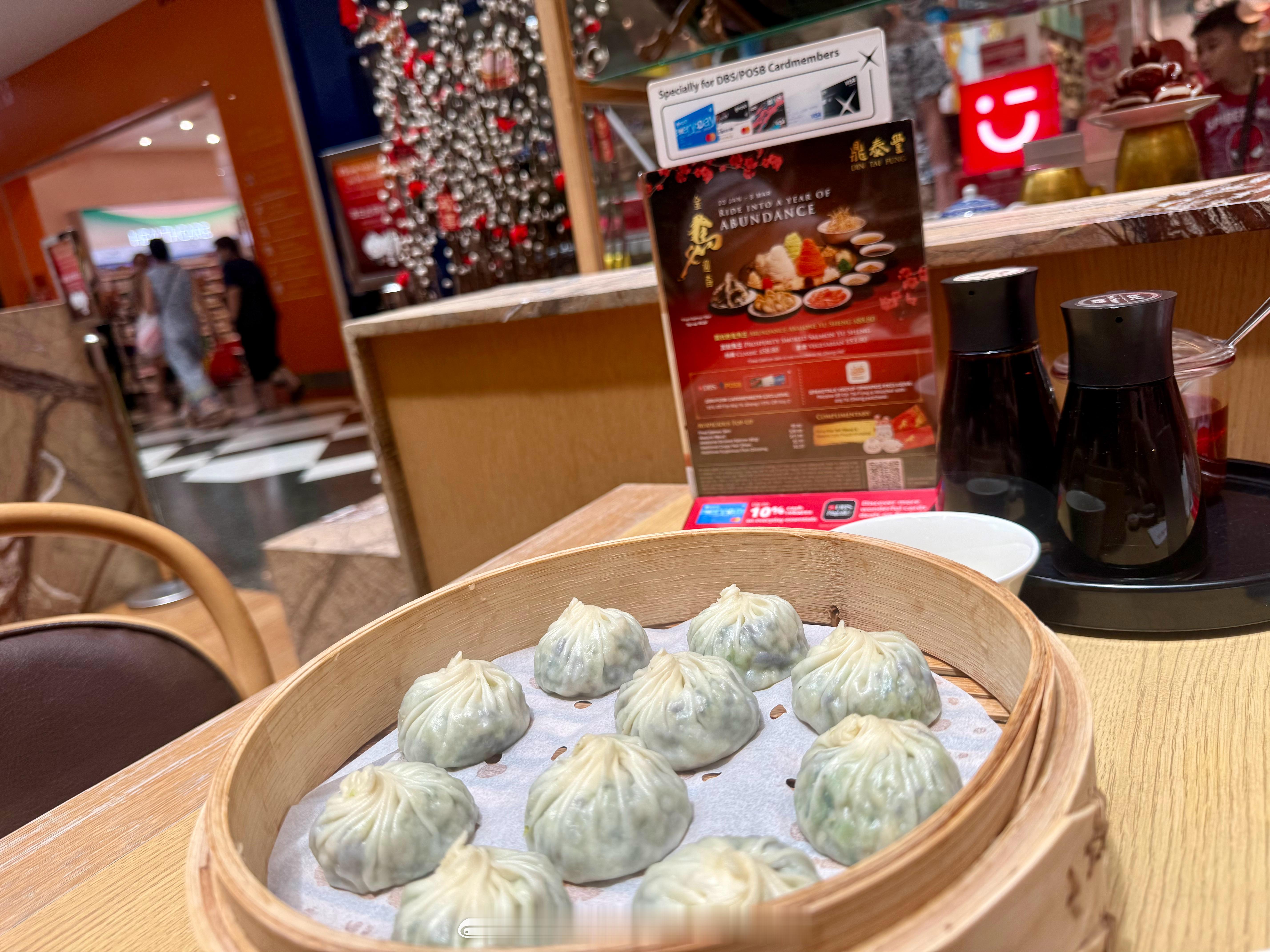 明晚年夜饭预计全是肉，今天吃圈素包子