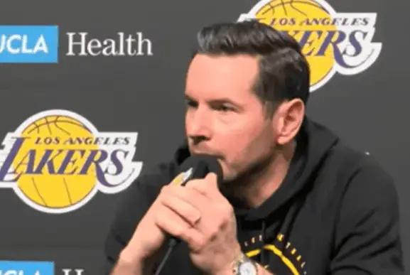 对手为何总能超常发挥！雷迪克解释：

“这些球员是看着勒布朗·詹姆斯打球长大的。