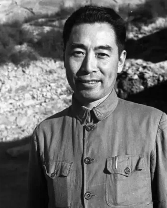 1954年，新中国初建，百废待兴。国家财政拮据、物资短缺，勤俭建国成为举国共识，