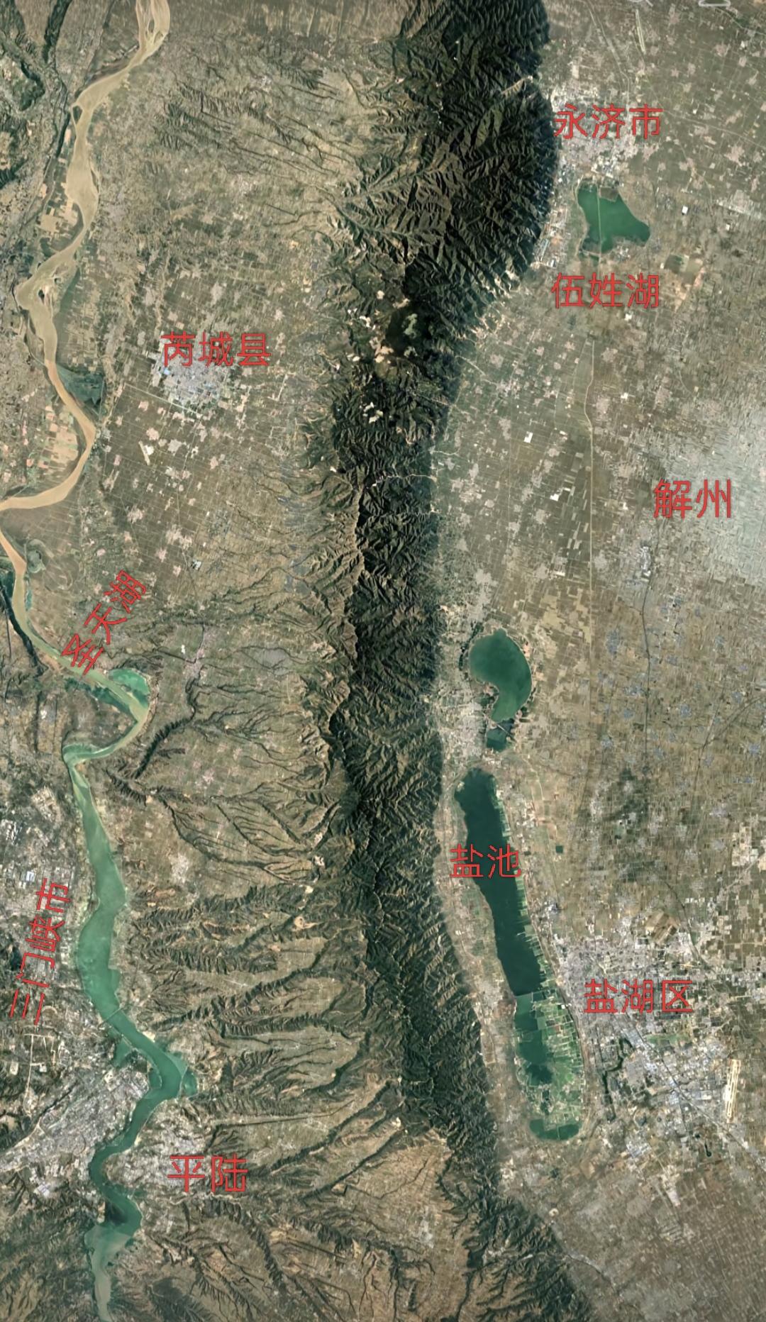 分享一下你随手拍下的照片新买了一个无人机，对家乡中条山两侧进行了航拍。