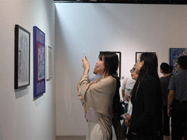 寻觅“梦中的橄榄树” 艺术家李湘个展在青岛黄盒子美术馆开幕