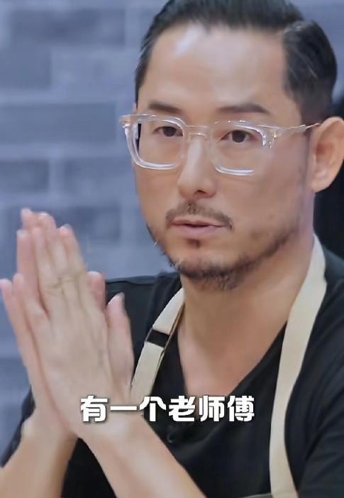 台湾厨师刘一帆说：“我们集团里有一个老师傅，他是印度国宝级的厨艺大师，专门做干净