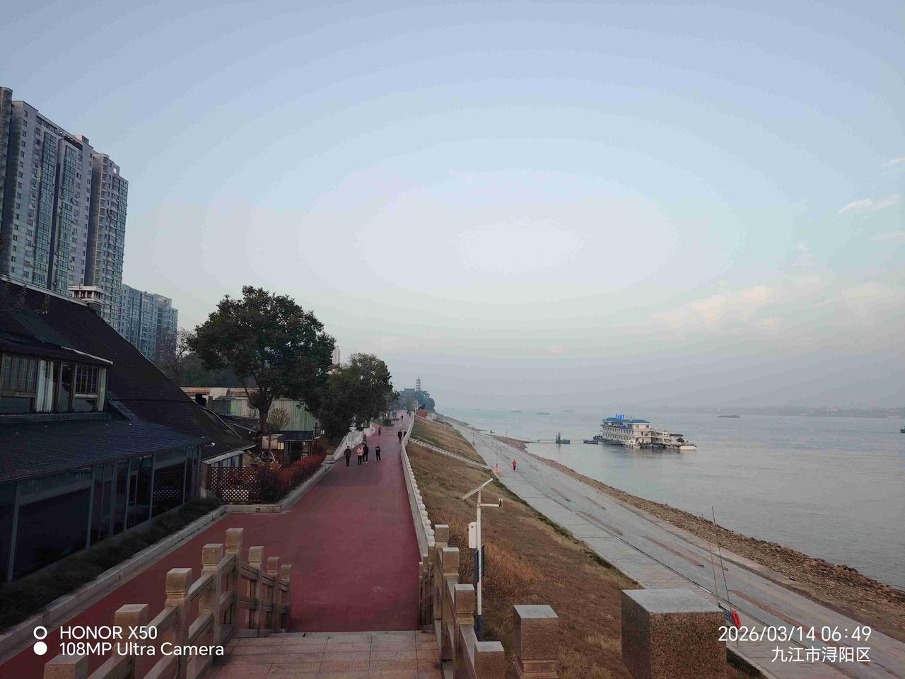 我的今日状态：😁轻松愉快
我这里的天气：☀️晴天3月14日长江岸边晨练打卡分享