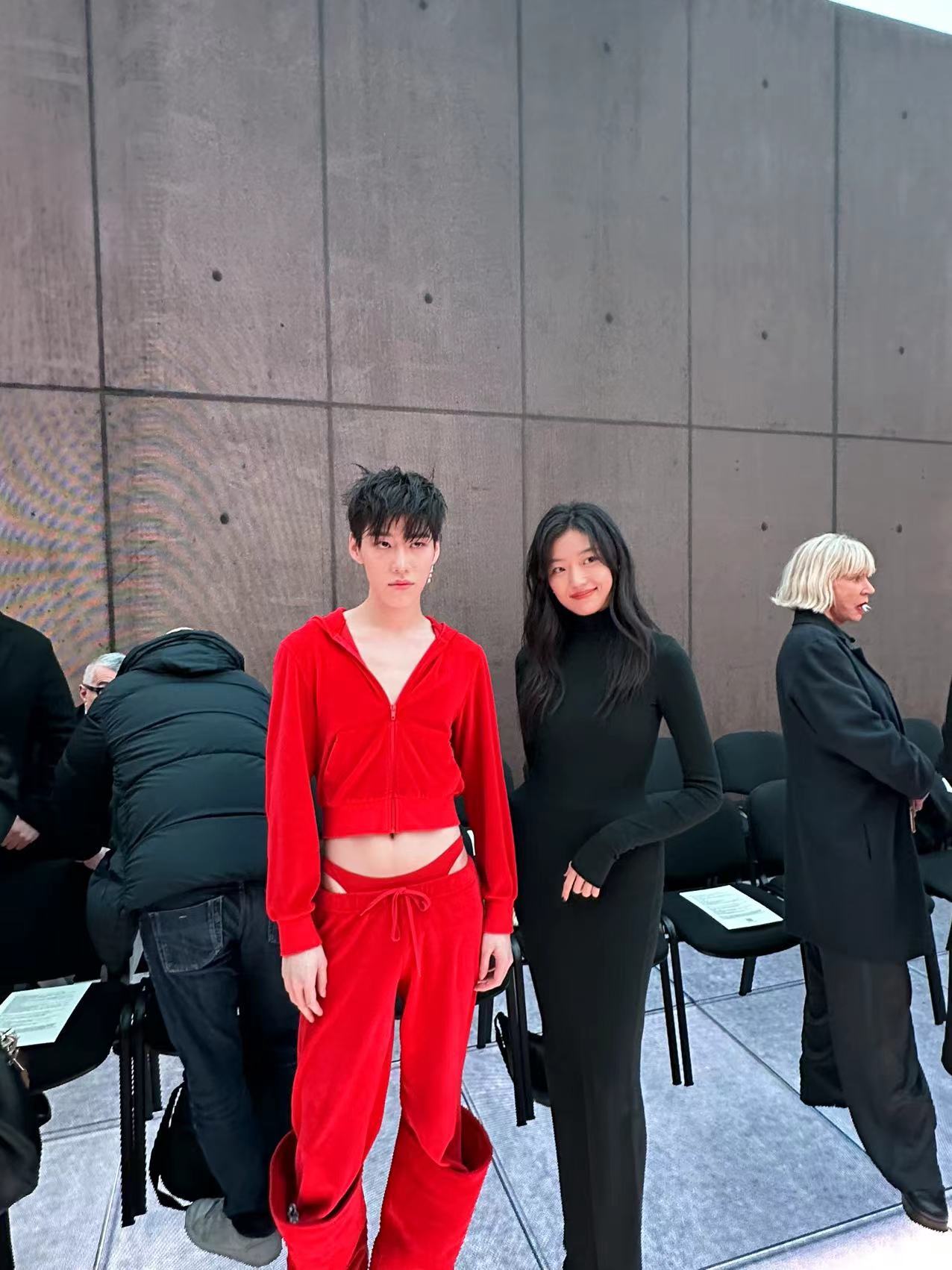#孙千和PP合照#Balenciaga大秀现场纯生图，孙千和泰国人气演员PP合照