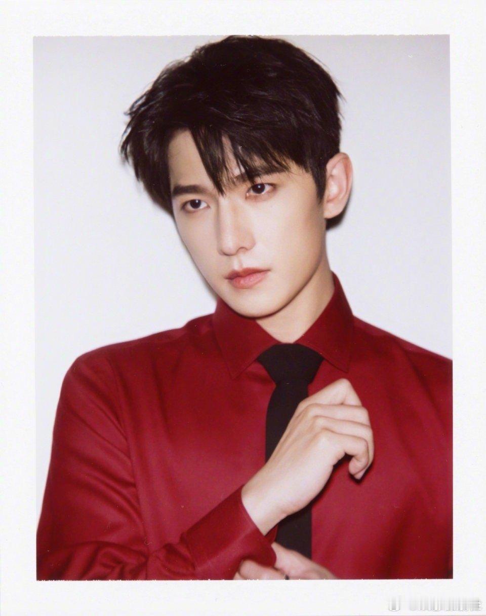 杨洋粉丝也吃太好了吧，一下子发了九张撕拉片～[心] ​​​