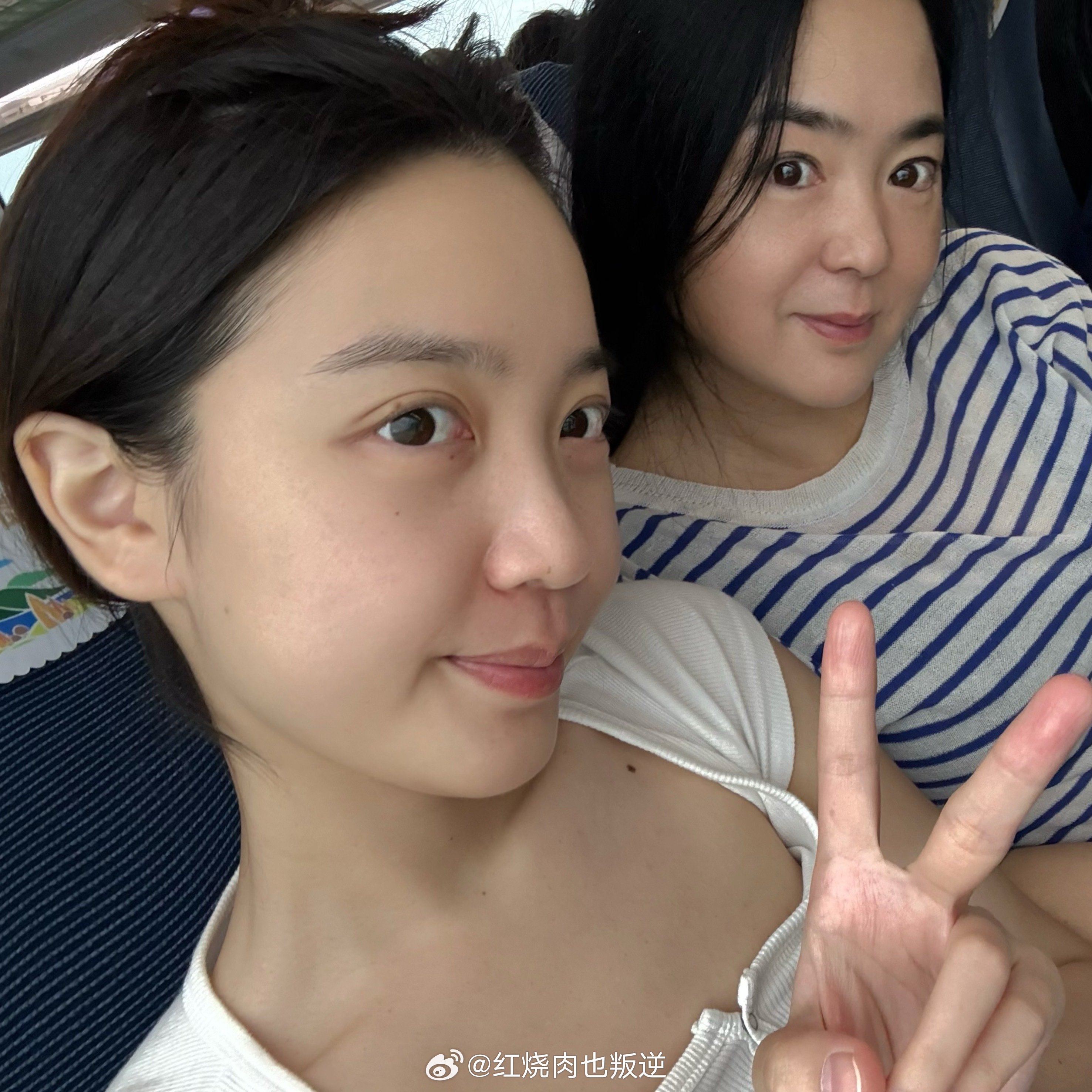 玩了四天一张合照没拍 回家了想起来了拍一张 那好吧… ​​​