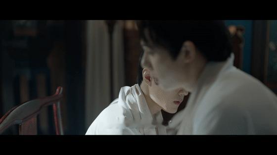 藏海传我和我的复仇小伙伴 大家都在恭维庄家大公子，藏海却逆向操作盯上庄之行。看似
