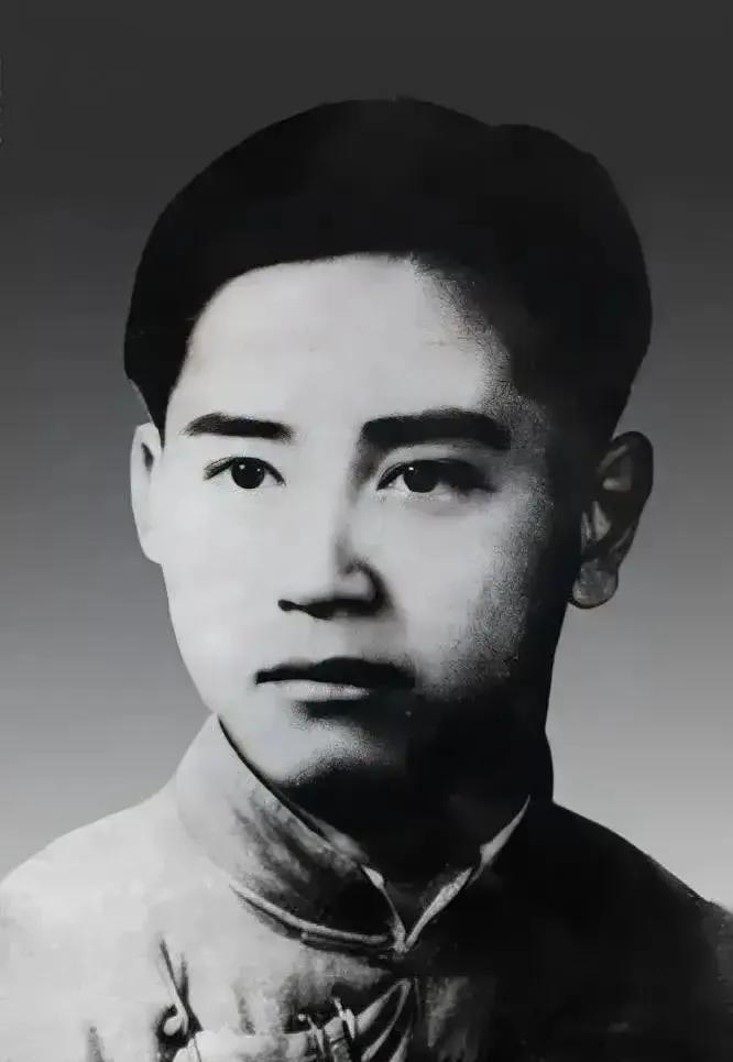 1948年，刘国志被捕，他的五哥大惊，专程从香港飞到重庆，拿着一张空白支票送给了