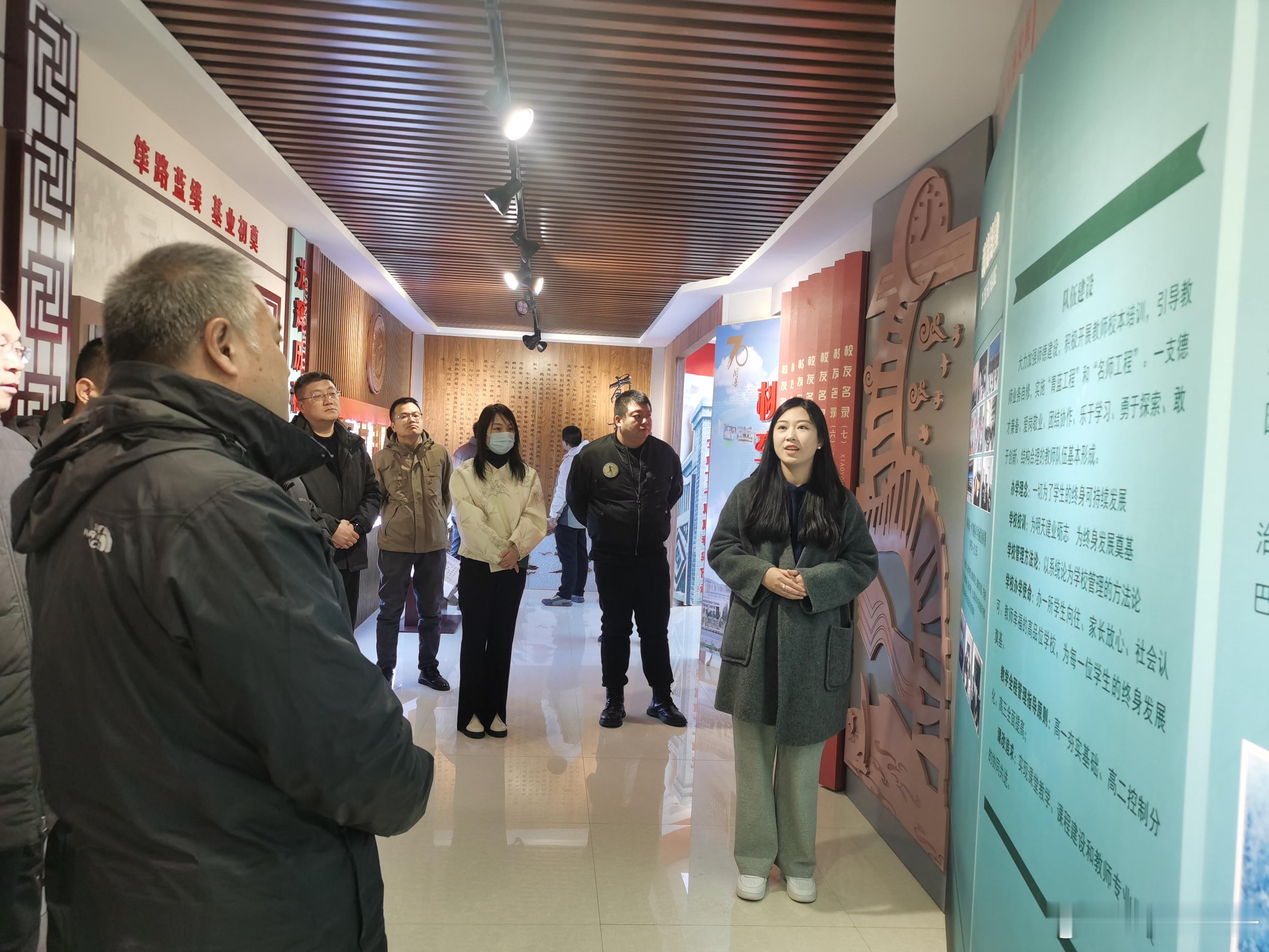 #反电信诈骗 关系你和我# 近日，人大调研组走进内蒙古赤峰市林东一中，就反电信网