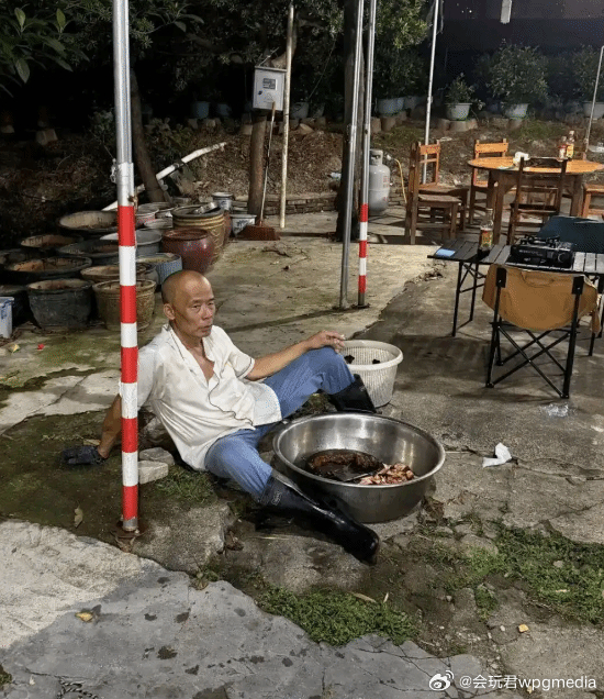 全网最不想火的饭店火了 老板求大家不要过来吃了近日，广东佛山一家饭店因拒绝走红而