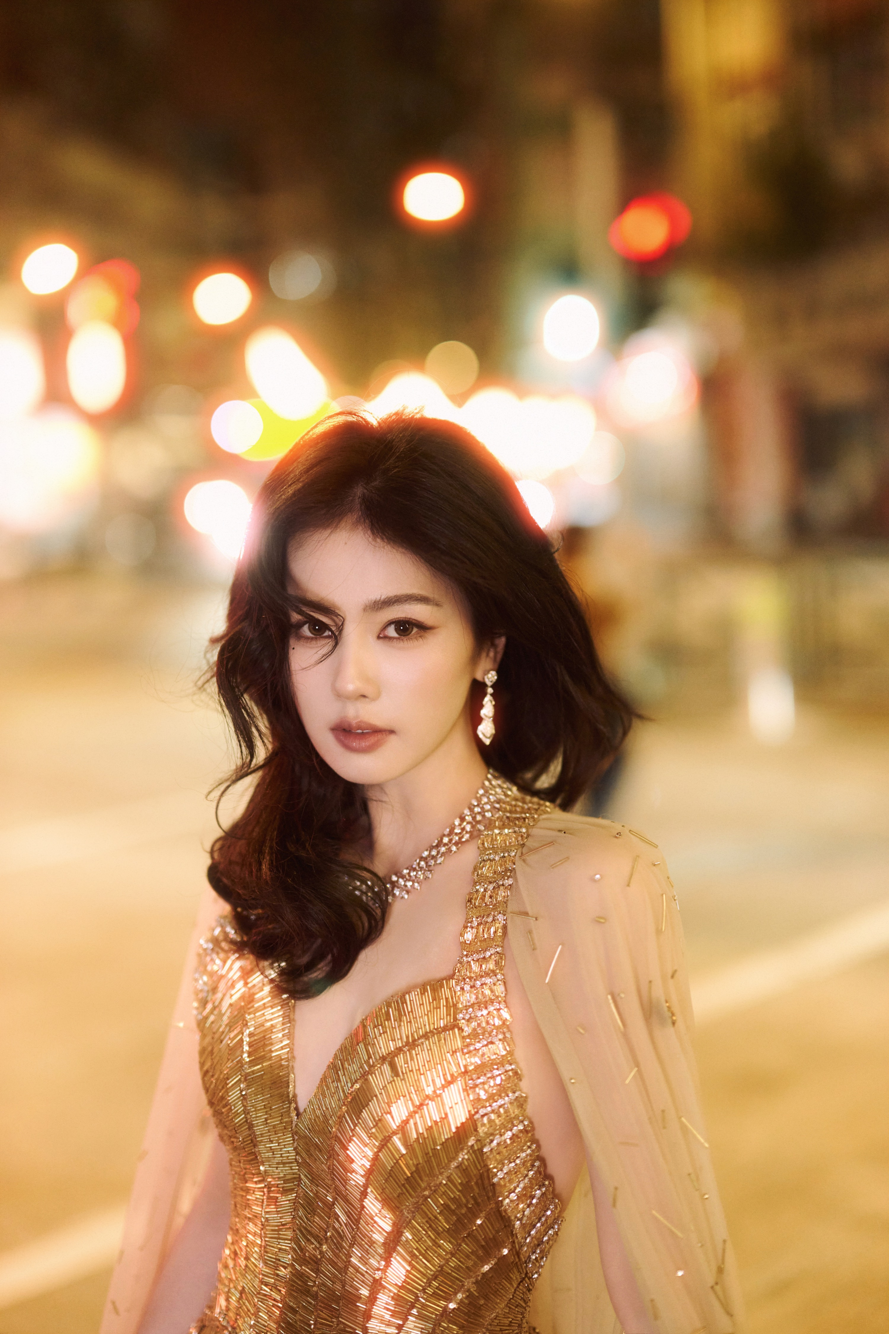 白鹿 × 2025爱奇艺尖叫之夜 第三套Look 来了！身穿 Tony Ward