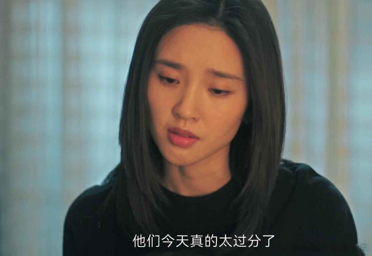 《熟年》里刘红艳的继父去世，尸骨未寒之际，继父的孩子们就开始算计着卖老爹的房子分