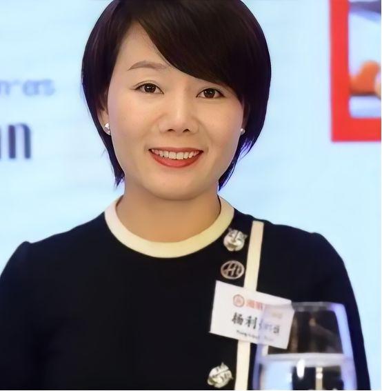 1994年，四川一女子为给哥哥还债，不惜陪伴老板24年，没想到老板后来大手一挥，