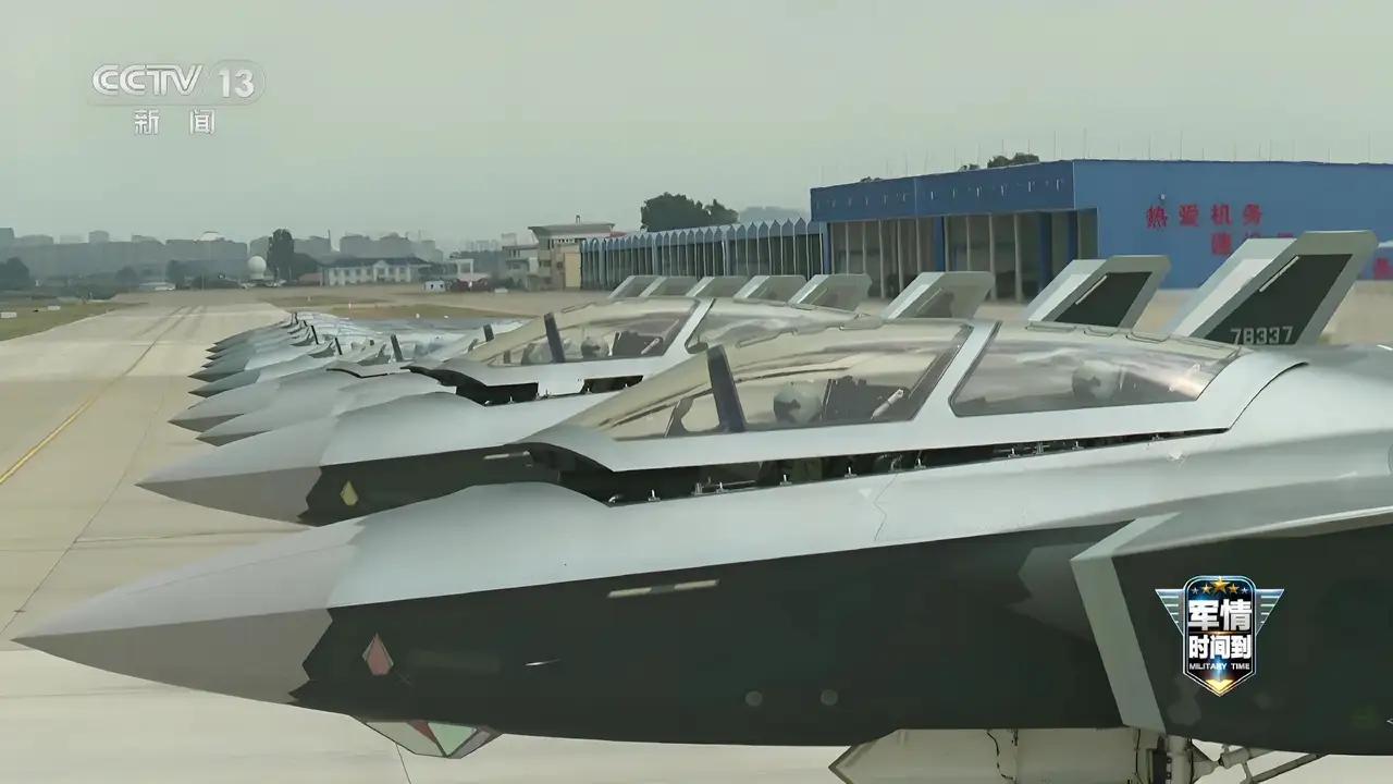 感谢西方媒体“鸡蛋里挑骨头”，让歼20一步步进化为终极体：歼20S！
还记得20