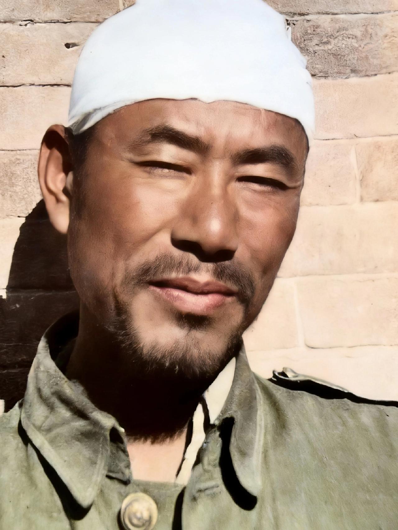 1948年，阎锡山的四十九师师长张翼，在山西省寿阳盂县被俘，一张罕见的留影，照片