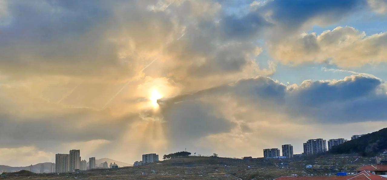 2026年2月6日7:53烟台日出，传云而出。