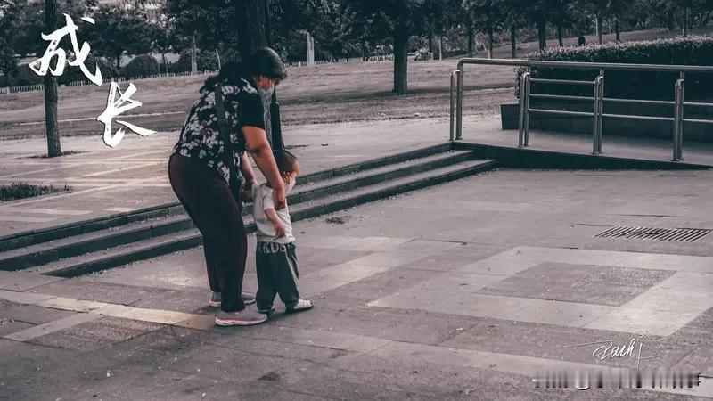 家人们谁懂呀！长大就似一场悄然无声的“变身秀”。从前，想念一个人那叫一个痴迷，直